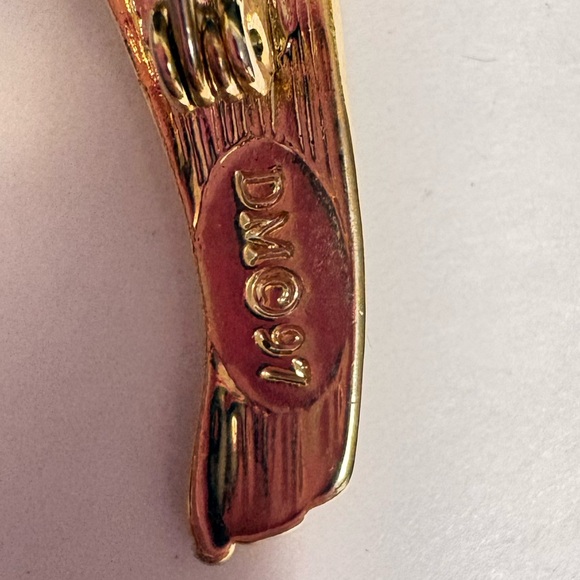 Elegant vintage 1997 Red Floral signed bouquet Brooch with Gold Accents - Picture 6 of 6